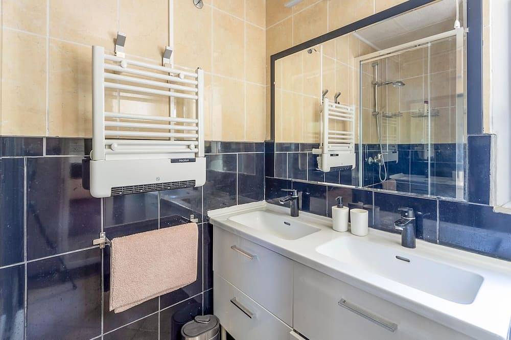 2 bedroom stunning home in La Crau in La Crau, Toulon region