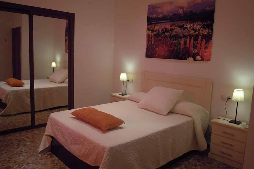 Casa con jardín, ideal para familias. in Sanlúcar la Mayor, Provincia de Sevilla