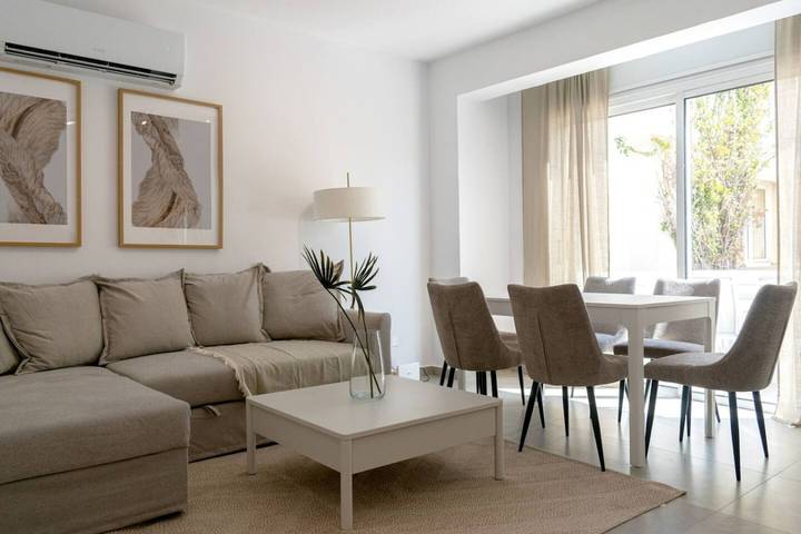 Apartment for 8 people, with pool in Paphos