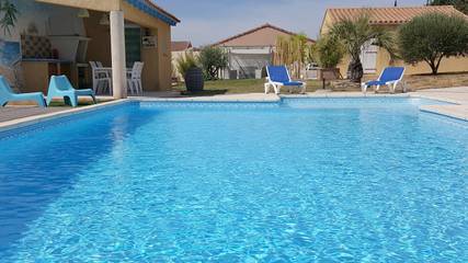 Gîte pour 4 personnes, avec terrasse ainsi que piscine et jardin à Fabrezan