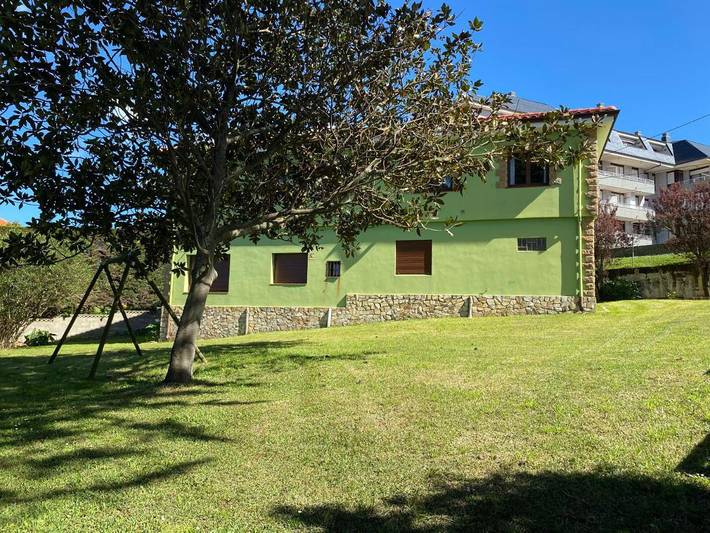 Apartamento para 8 personas, con Terraza y Jardín en Loredo