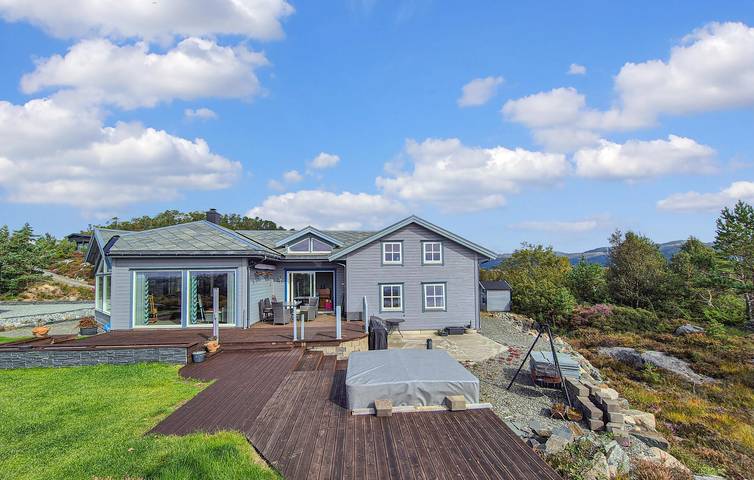 Ferienhaus für 12 Personen, mit Garten und Terrasse in Fitjar