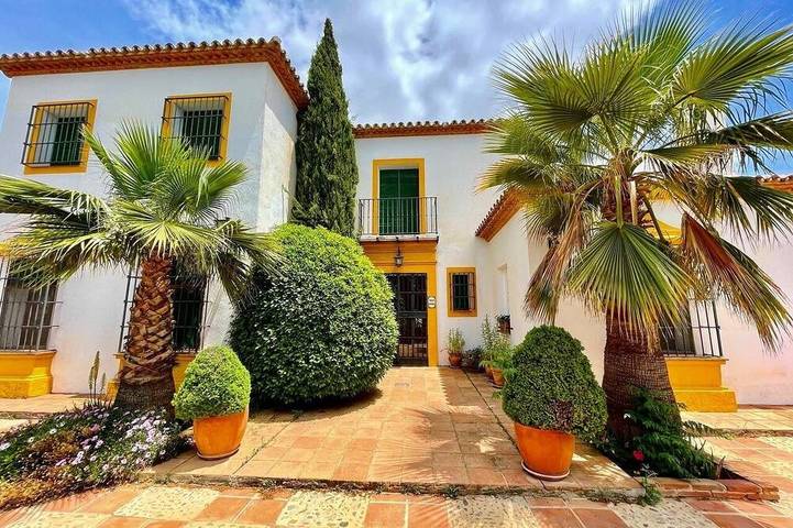 Vacation rental for 10 people, with Hot tub and Terrace as well as Yard in Ronda