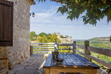 Gîte pour 5 personnes, avec jardin et balcon à Lacave