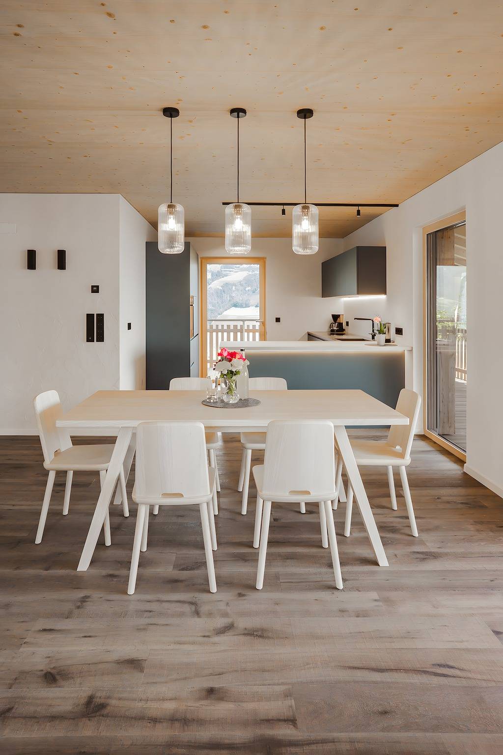 Ganze Wohnung, New opening, Apartment 'Huetterhof Apartement Huetter' mit Bergblick, privater Terrasse und Wlan in Kuens, Passeiertal