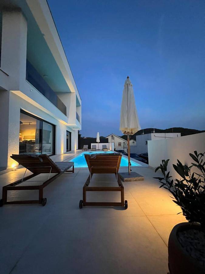 Villa pour 8 personnes, avec jardin ainsi que vue et piscine à Sali - 3