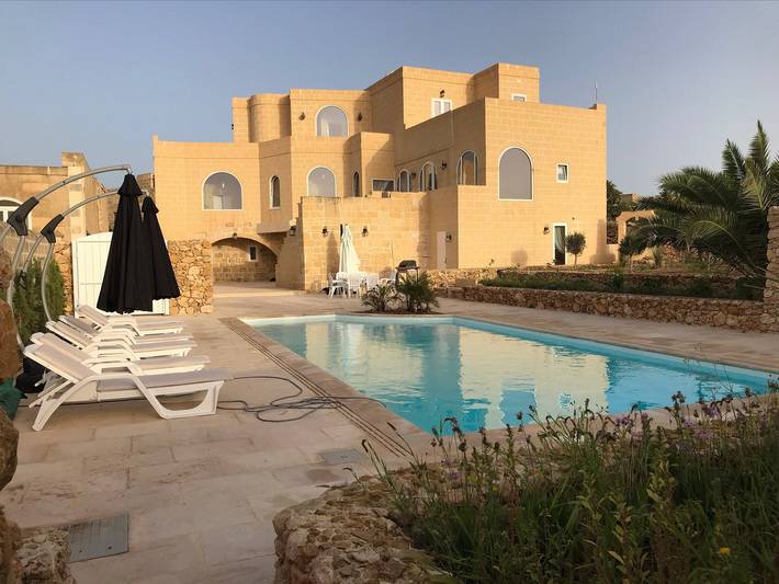Villa for 8 people, with garden and balcony as well as view, with pets in Gozo