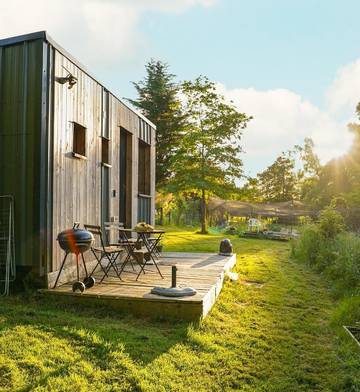Gîte pour 3 personnes, avec terrasse et jardin à Uzemain