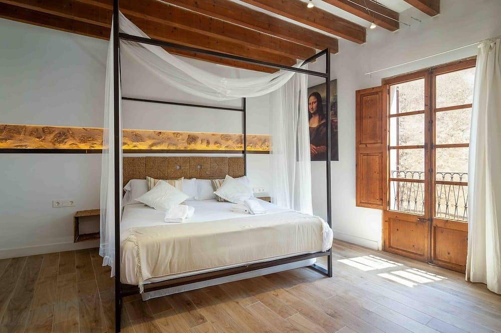 Beautiful renovated town house with pool and spa in Campanet in Campanet, Majorca Center