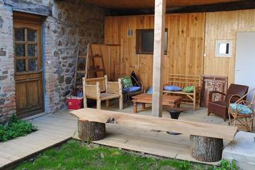 Gîte pour 6 personnes, avec terrasse à Limony