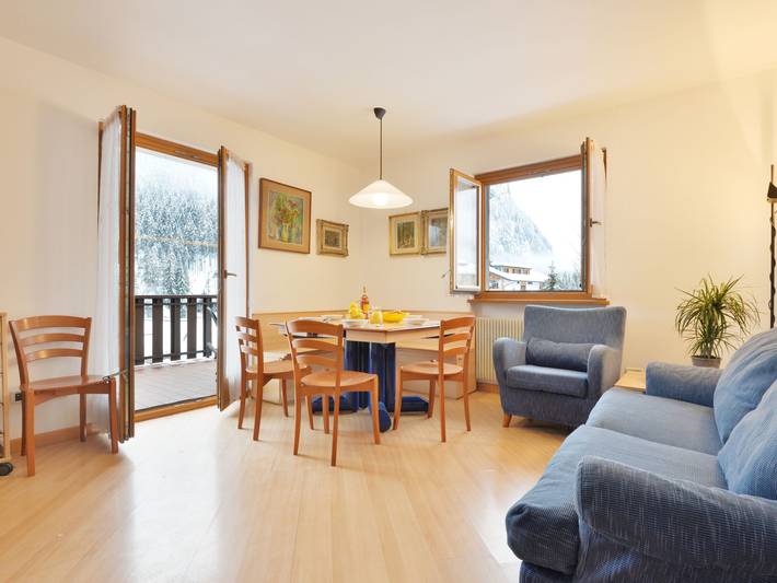 Ferienwohnung für 6 Personen, mit Terrasse in Canazei