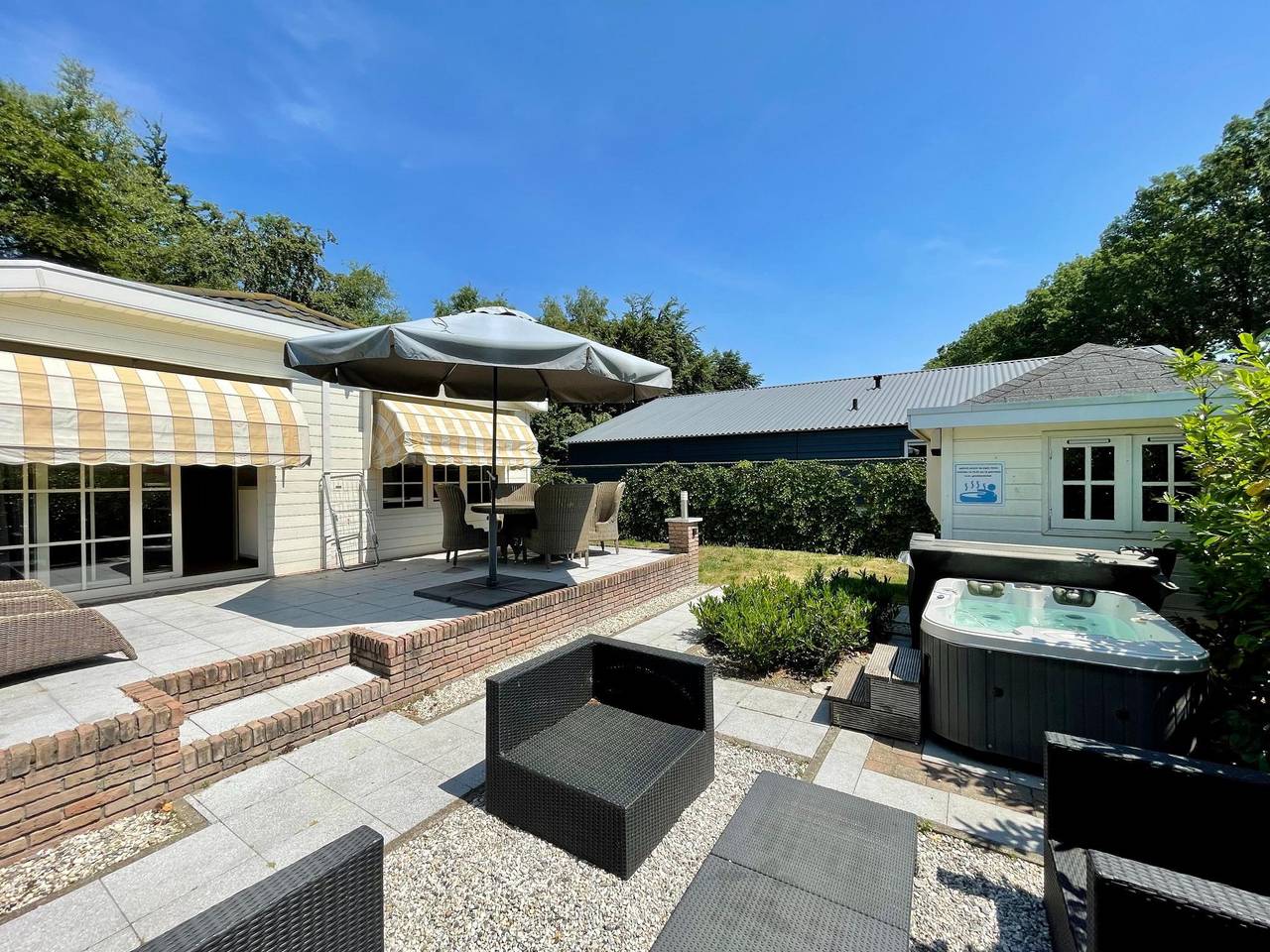 Fine bungalow with garden and wellness in Kaatsheuvel, Brabante Settentrionale