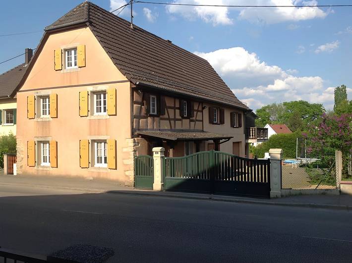Gîte pour 2 personnes, avec piscine et jardin à Steinbrunn-le-Bas