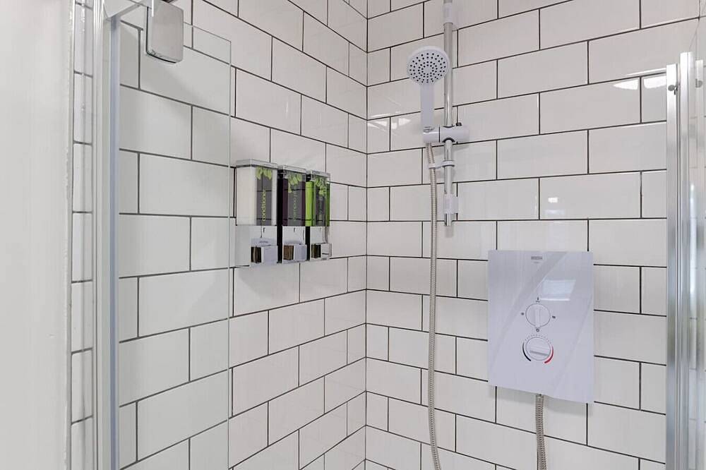 Appartamento intero, Contractor Base • Kitchen • Parking Included in Swansea, Swansea e dintorni