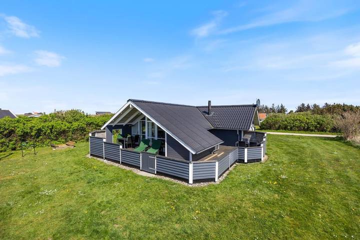 Ferienhaus für 8 Personen, mit Whirlpool und Terrasse sowie Garten und Sauna in Haurvig