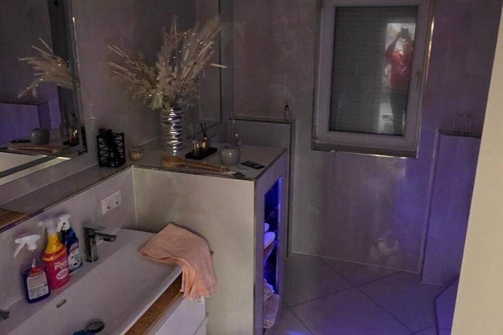 Ganze Wohnung, Luxury Design Apartment with fireplace Balcony & Spa Bathroom in Fürth, Franken