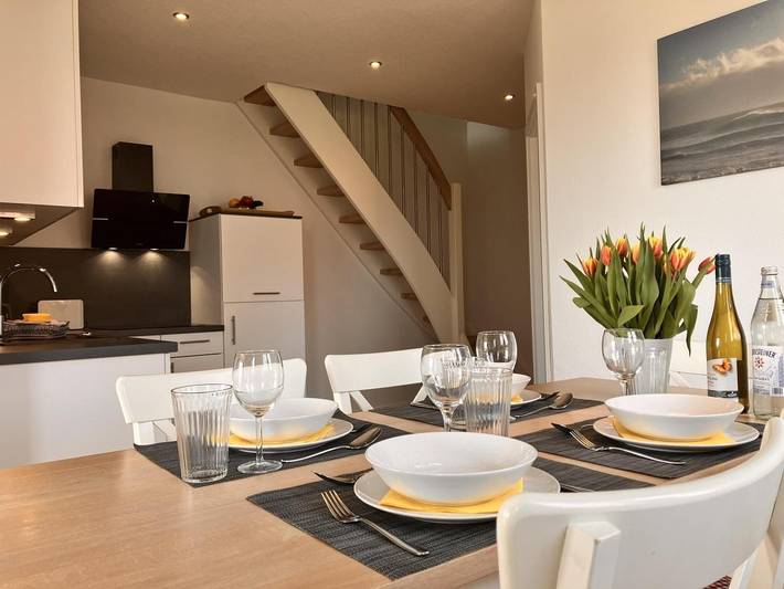 Ferienwohnung mit Meerblick für 6 Personen, mit Balkon und Terrasse sowie Garten