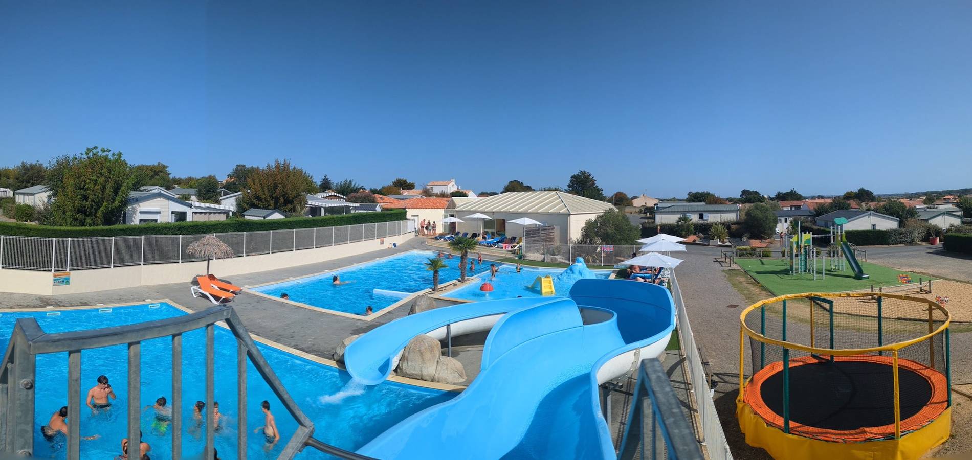 Le Chalet de L'Auzance - Piscine & Plage in Brem-sur-Mer, Vallée de la Loire