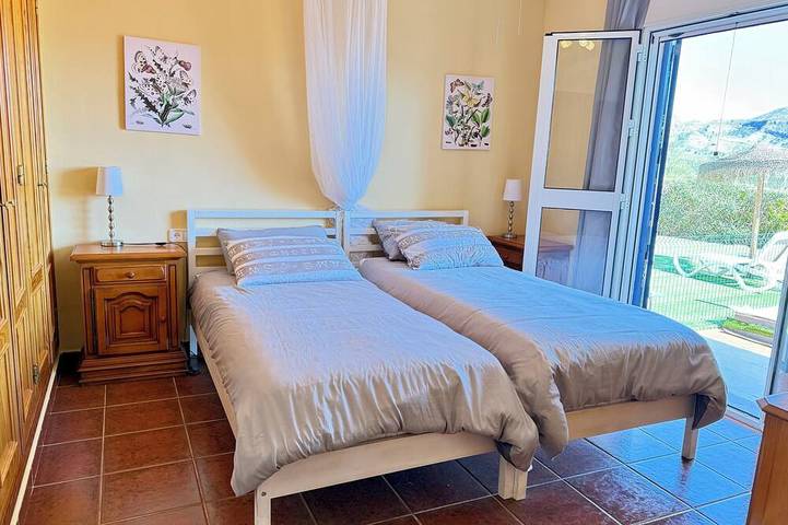 Beautiful 3-bedroom villa with Ac and private pool in Pizarra in Pizarra, Cordillera Penibética
