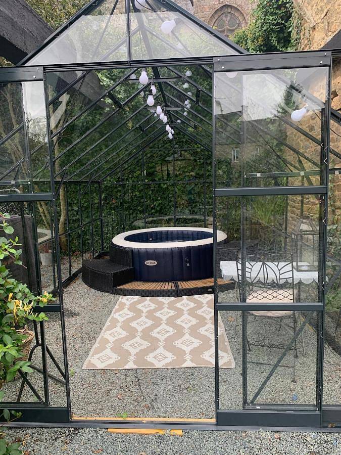 Gîte pour 2 personnes, avec terrasse et jacuzzi à Loguivy-Plougras