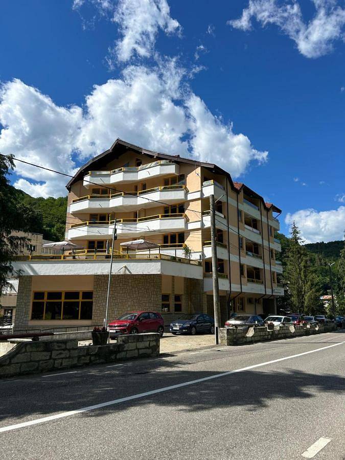 Chambre d’hôte pour 2 personnes, avec vue ainsi que balcon et jardin