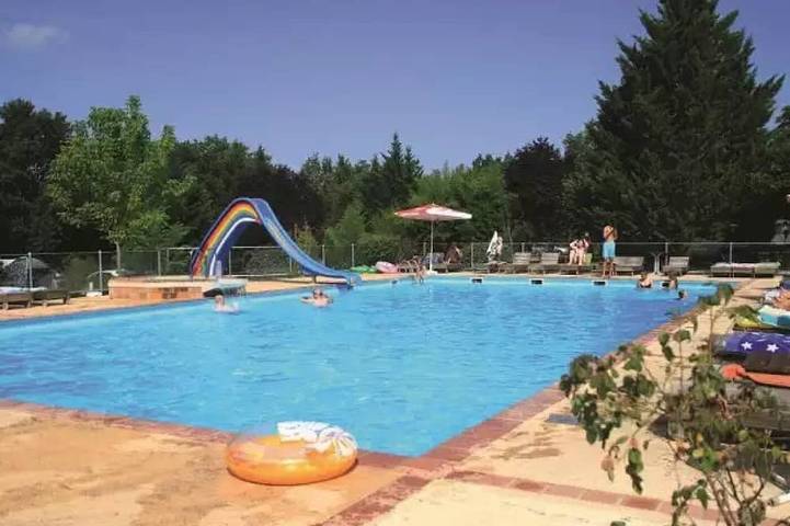 Chalet pour 6 personnes, avec piscine et jardin, animaux acceptés