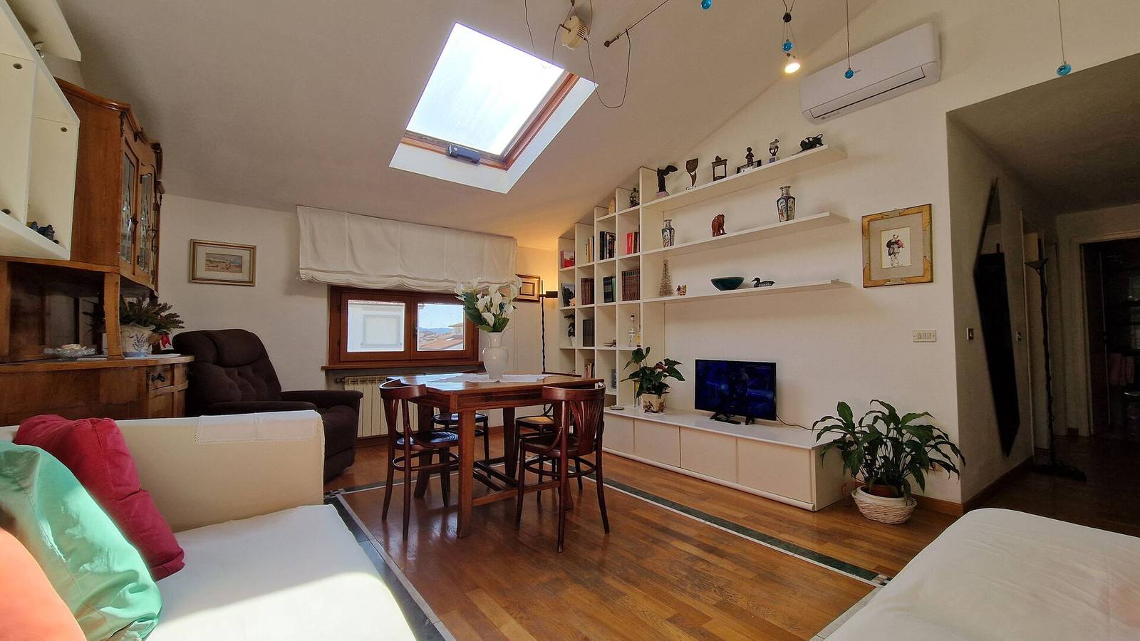 Geheel appartement, Vakantieappartement voor 6 personen met balkon in Viareggio, Italiaanse Rivièra