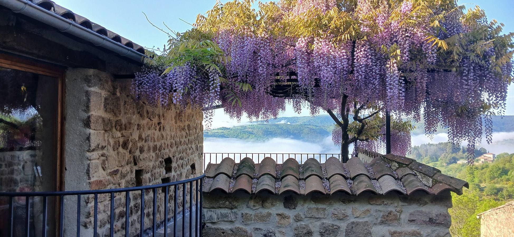 Casa de vacaciones "Gte De Chapelèche Les Glycines" con terraza privada, balcón y Wi-Fi in Gluiras, Parc naturel régional des Monts d'Ardèche