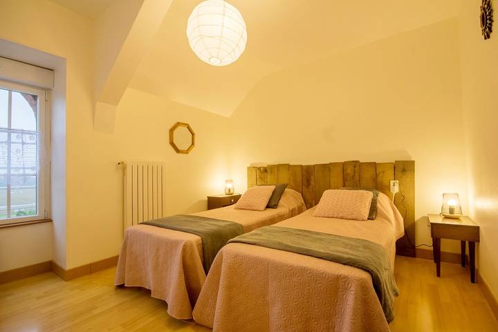 Gîte pour 10 personnes, avec jardin et terrasse, animaux acceptés à Saint-Dolay - 3