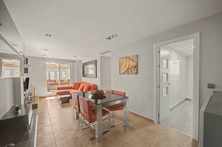 Apartamento entero, Apartamento 'Con Terraza' con Piscina Compartida, Wi-Fi y Aire Acondicionado in Playa de Los Lances, Tarifa