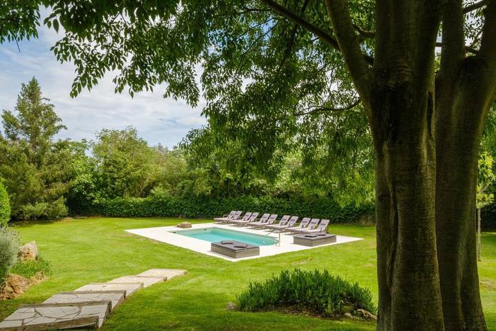 Chalet para 22 personas, con jardín además de piscina y vistas, Se admiten mascotas en Pla de l'Estany - 4