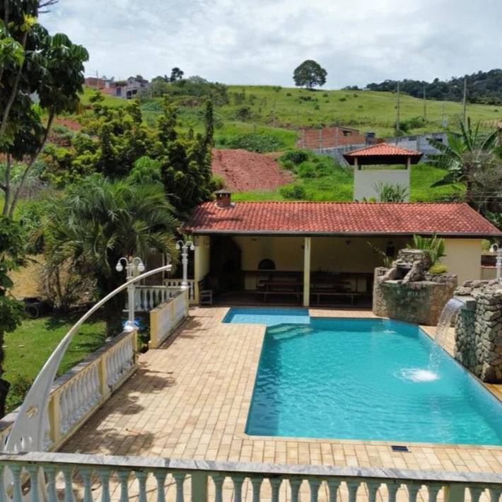 Casas e apartamentos de temporada para 7 pessoas, com piscina e jardim e ainda terraço em Itapeva