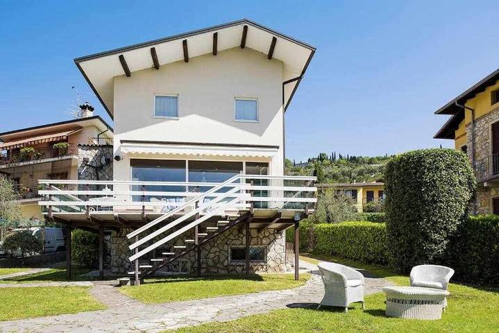 Ferienhaus für 11 Personen, mit Garten und Ausblick sowie Seeblick, mit Haustier