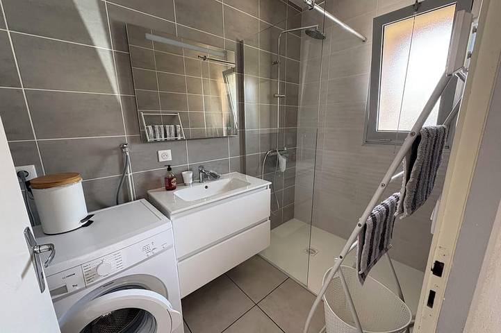 Location de vacances pour 2 personnes, avec terrasse ainsi que jardin et piscine, animaux acceptés à Eugénie-les-Bains - 4