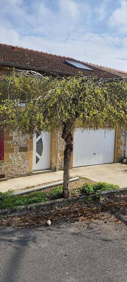 Gîte pour 13 personnes, avec terrasse et jardin, animaux acceptés dans Quatre-Champs