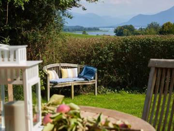 Ferienhaus für 8 Personen, mit Garten und Terrasse sowie Seeblick am Chiemsee