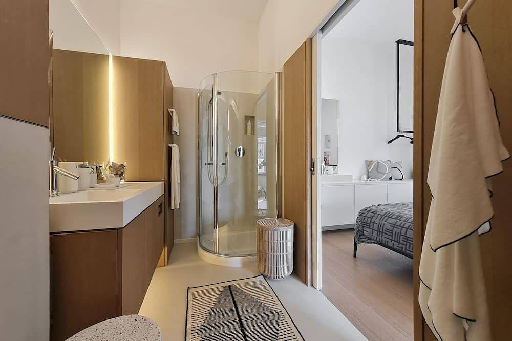 Entire apartment, Best deal in town !  Omuntu Designer Apt in the center of Munich in Munich Isarvorstadt, Munich