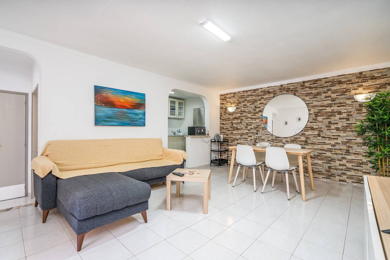 Appartement entier, Appartement "Isabel" avec vue sur les montagnes, terrasse privée et Wi-Fi in Carvoeiro, Lagoa