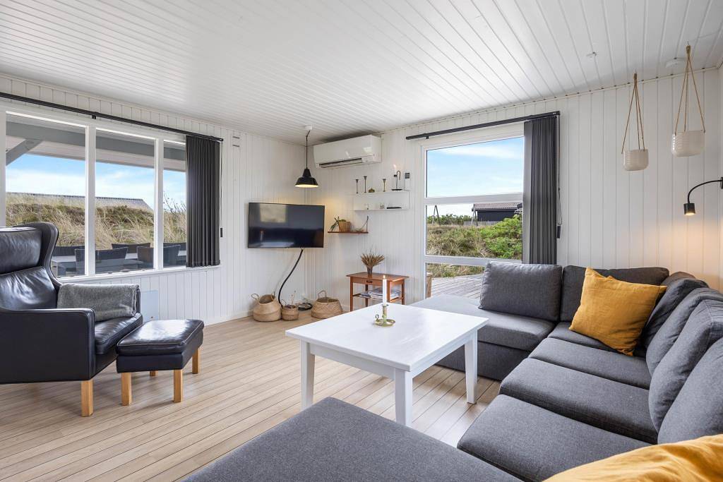 Modernes, helles Ferienhaus mit Sauna und Wärmepumpe in Hvide Sande, Holmsland Klit