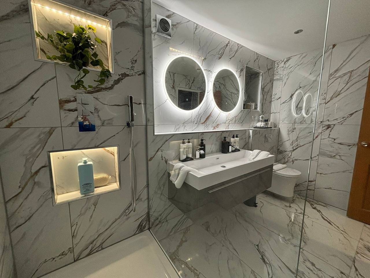 Ganze Ferienwohnung, Sheffield-Apartment-Sleeps4-Parking-Hottub in Südliches Yorkshire