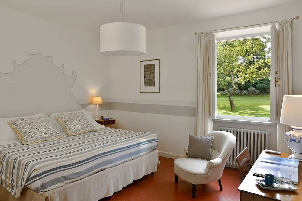 Casa con 6 dormitorios, 5 baños, 5 minutos a pie a través de un bosque privado a la playa in Marina di Bibbona, Bibbona