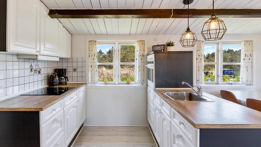 Hyggeliges Ferienhaus mit Sauna und geschlossener Terrasse in Bjerregård, Holmsland Klit