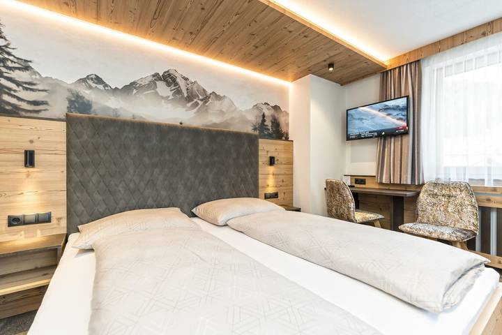 Ganze Ferienwohnung, Dreibettzimmer mit Dusche, Wc in Ischgl, Verwall