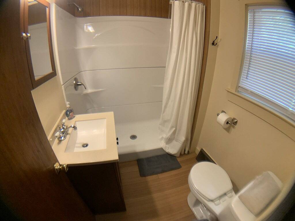 Waterfront camp on quiet part of Lake Winnisquam, dog-friendly, w/dock in Meredith (NH), Lake Winnipesaukee