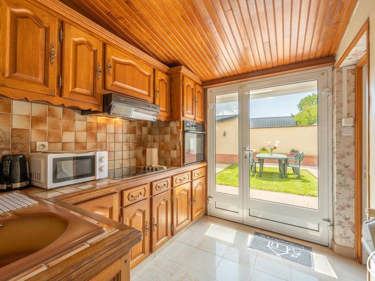 Casa independiente acogedora con 2 habitaciones, patio y Wifi en Formerie in Formerie, Río Oise