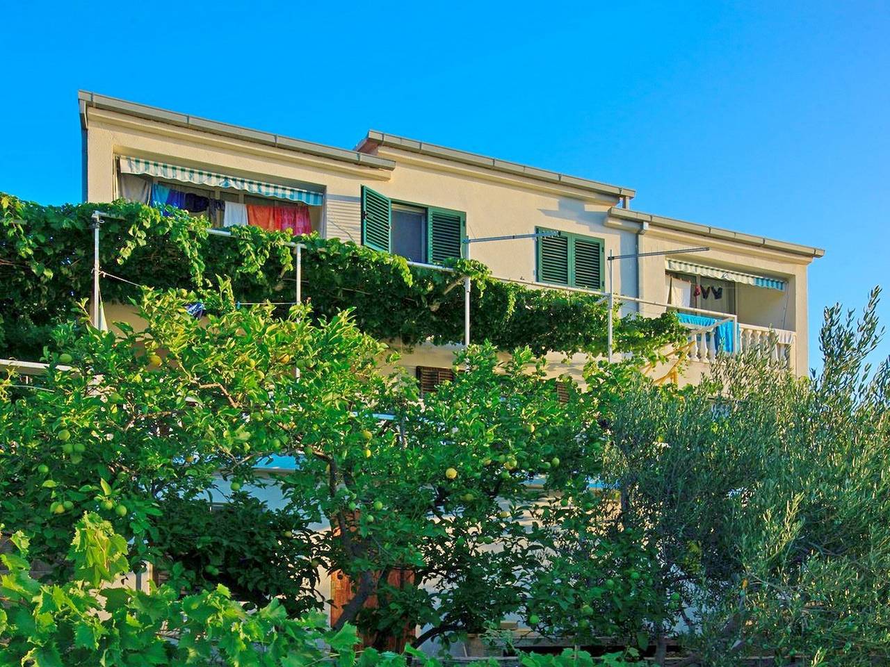 Ganze Wohnung, Apartman s terasom in Stomorska, Solta