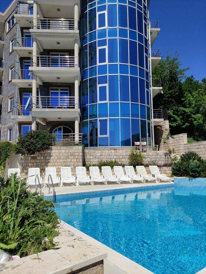 Ferienwohnung für 4 Personen, mit Pool und Terrasse sowie Ausblick in Budva - 4