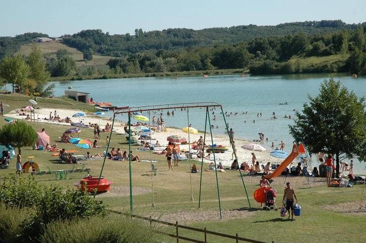Location de vacances pour 6 personnes, avec vue sur le lac et jardin à Molières