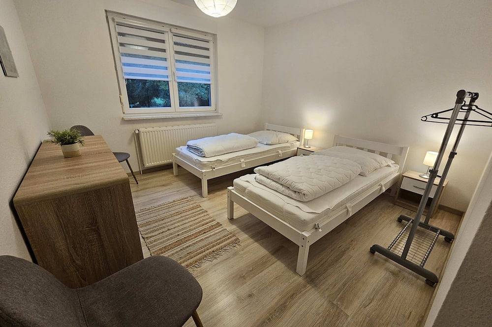 Gemütliches Ferienhaus nur 100 m zum Mellensee! 2 Sz, Wz, Bad, Gästewc, Terrasse in Am Mellensee, Dahme-Seengebiet