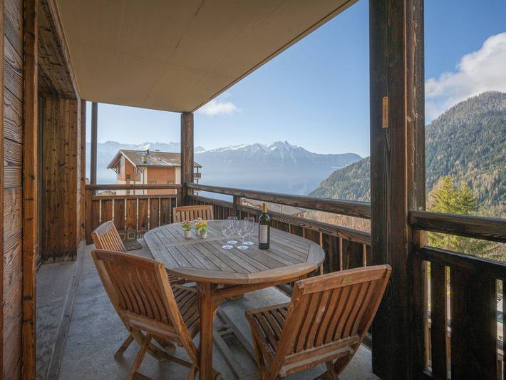Ferienwohnung für 4 Personen, mit Balkon und Terrasse sowie Ausblick im Wallis